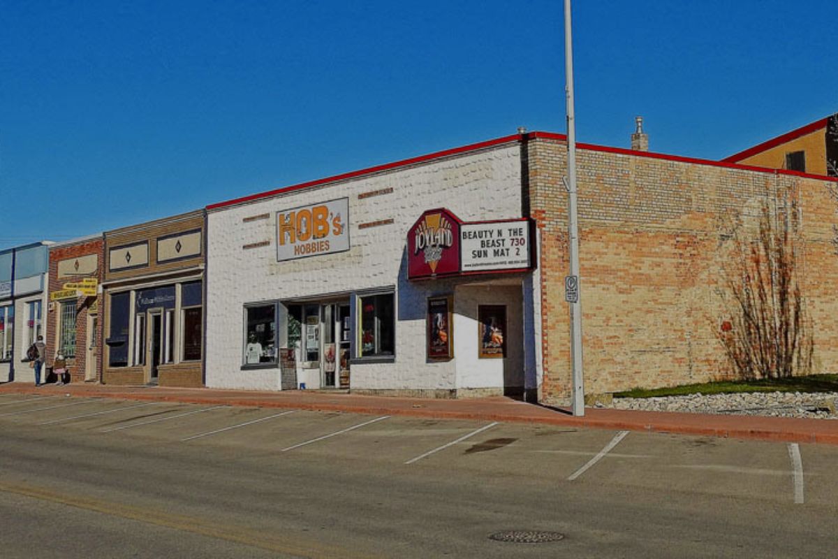 Storefronts in the town of Strathmore