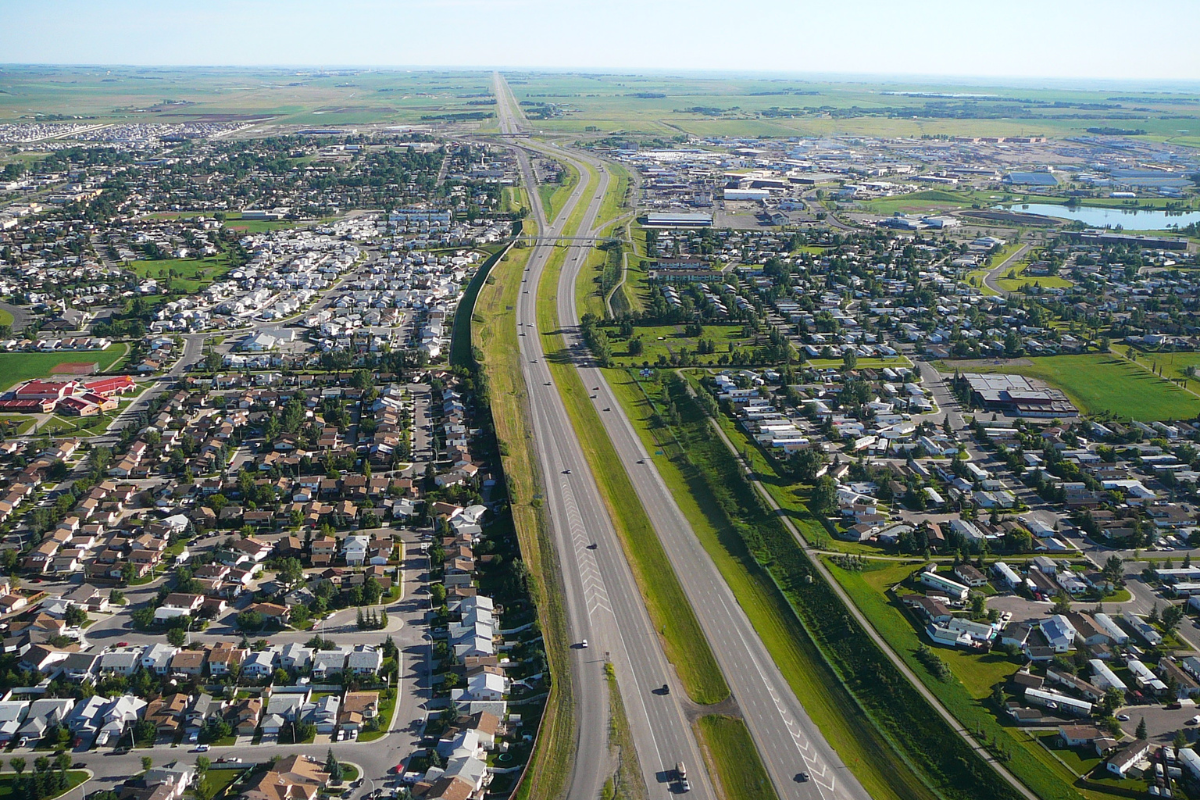 Satellite image of a highway between two residential areas